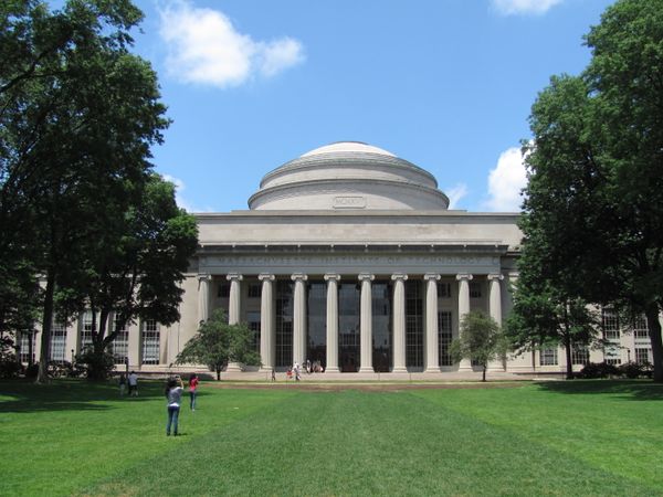 Massachusetts Institute of Technology - Top 10 ĐH hàng đầu nước Mỹ
