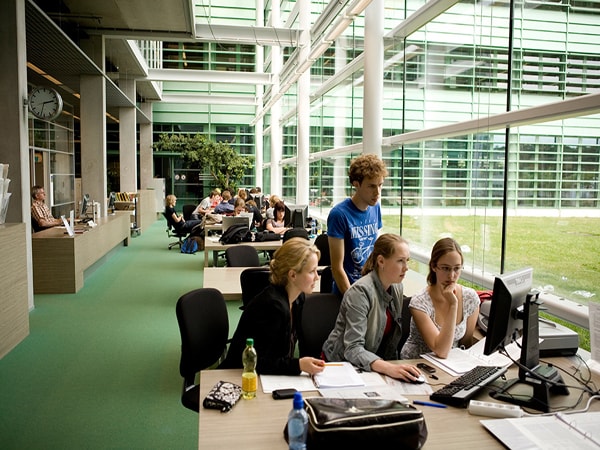 trường Đại học Radboud- Hà Lan đáp ứng đầy đủ về các chương trình học từ kinh tế đến xã hội