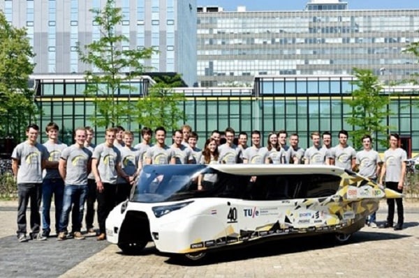 Sinh viên đại học Công nghệ Eindhoven và chiếc xe tự chế tạo
